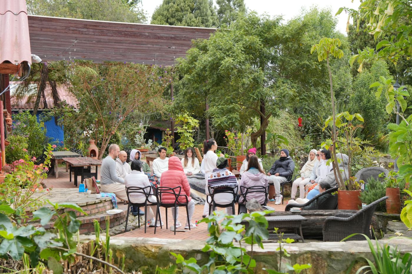 Círculo de palabra en los jardines