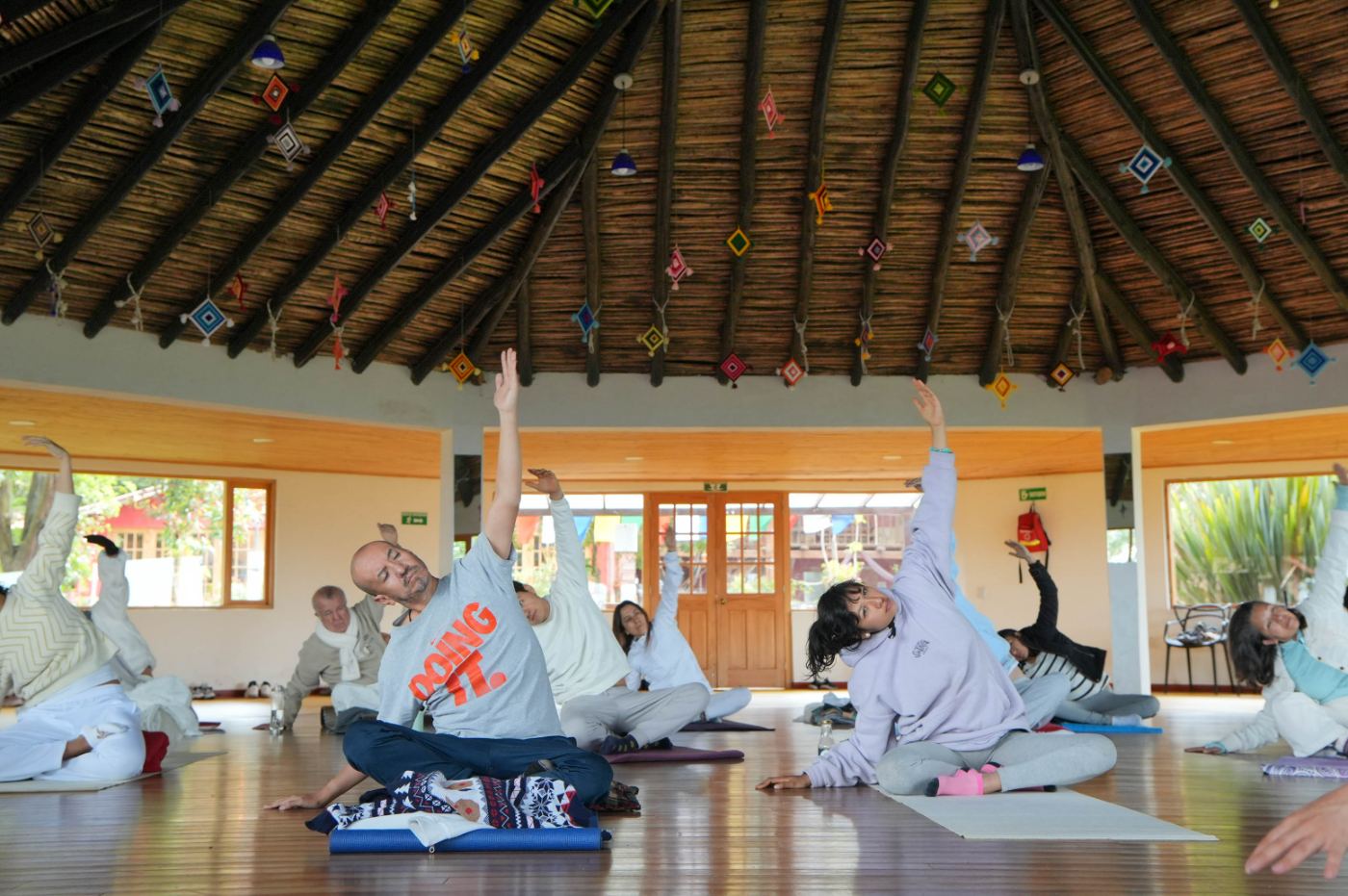Sesión de yoga en el ashram